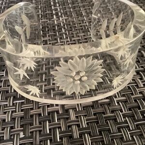 RARE BEAUTIFUL CLEAR REVERSED CARVED VINTAGE LUCITE CUFF!! BRACELET. BOHO